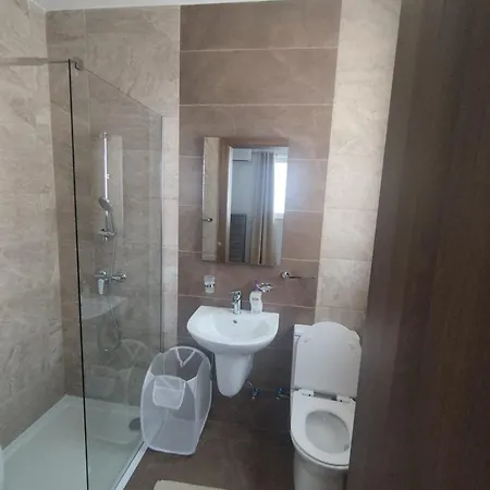 Cozy 2 Bedroom Penthouse *