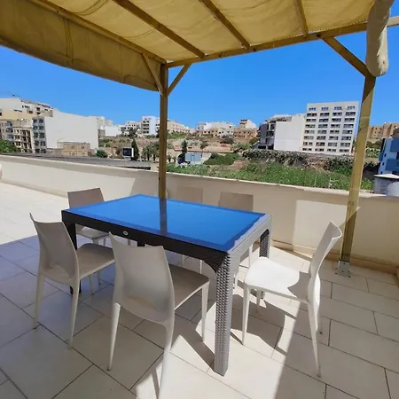 Cozy 2 Bedroom Penthouse Daire *