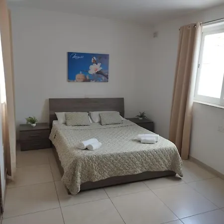 Lejlighed Cozy 2 Bedroom Penthouse *