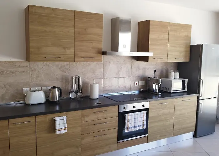 Cozy 2 Bedroom Penthouse Apartman