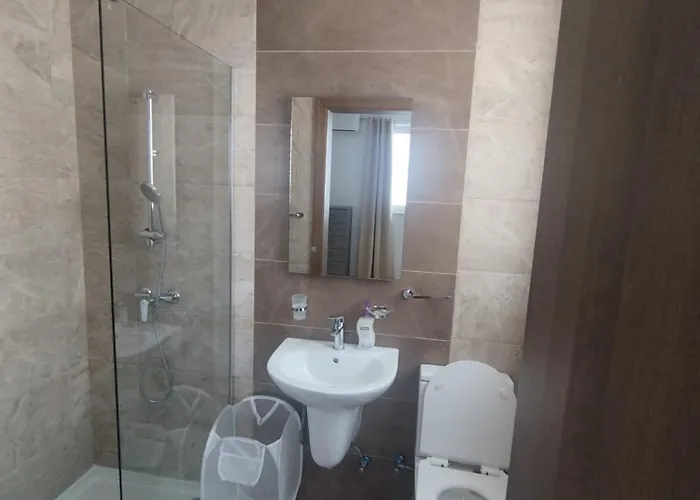 Cozy 2 Bedroom Penthouse *